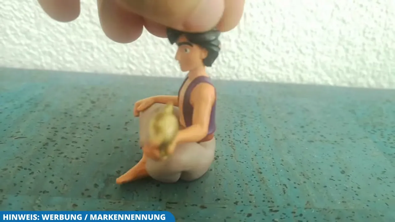 Wird die Spielfigur auf die Toniebox gestellt, startet das rund 60-minütige Original-Hörspiel zum Film.