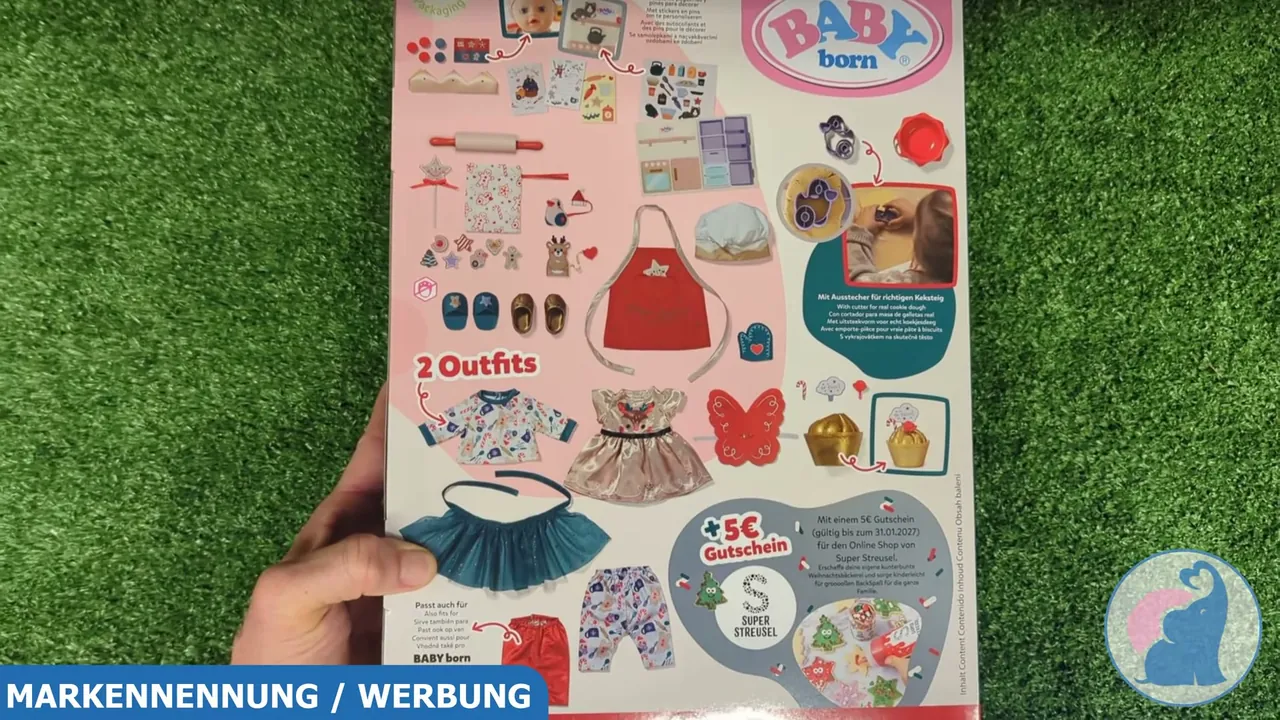 Auf der Rückseite der Verpackung sind alle enthaltenen Kleidungsstücke und Zubehörteile übersichtlich abgebildet.