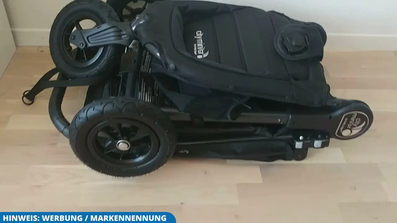 Aus meiner Sicht ist das kompakte Faltmaß mit automatischer Verriegelung ideal, um den Buggy schnell im Auto zu verstauen.