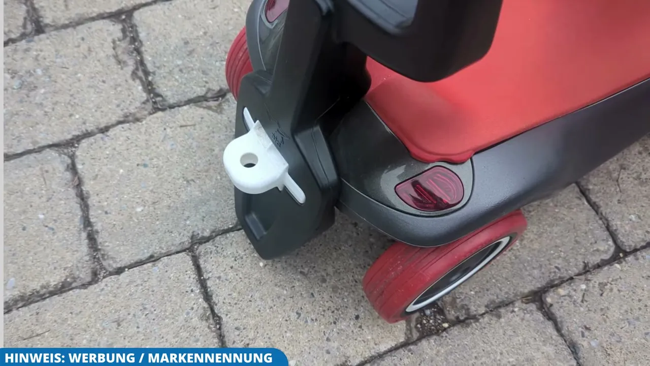 Praktisch finde ich die hintere Kupplung, an der sich Zubehör wie eine Lauflernhilfe oder ein Anhänger montieren lässt.