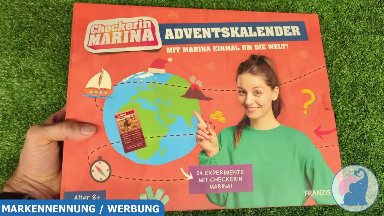 Die Vorderseite des Franzis-Adventskalenders zeigt Checkerin Marina und kündigt 24 Experimente für Kinder ab 8 Jahren an.
