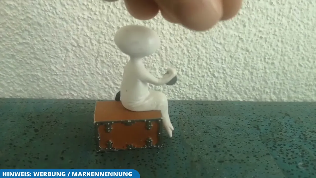Wird die Figur auf die Box gestellt, startet das abwechslungsreich vertonte Hörspiel mit etwa 115 Minuten Spielzeit.