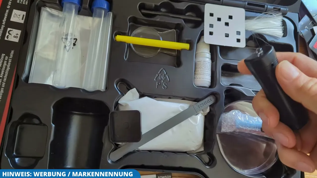In meinem Test kam die UV-Lampe für geheime Botschaften bei unserem Nachwuchs-Ermittler besonders gut an.