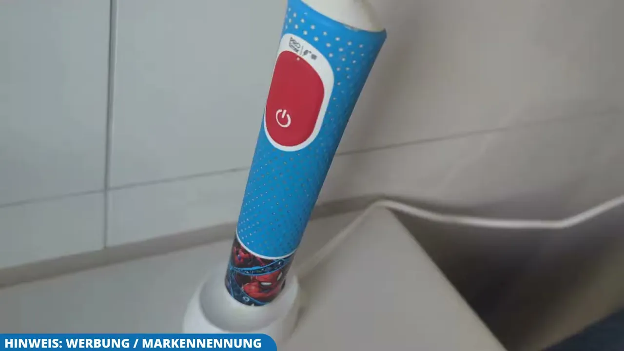 Aus meiner Sicht sind die bunten Helden-Sticker am Griff genial, damit die Kids richtig viel Spaß beim Zähneputzen haben.