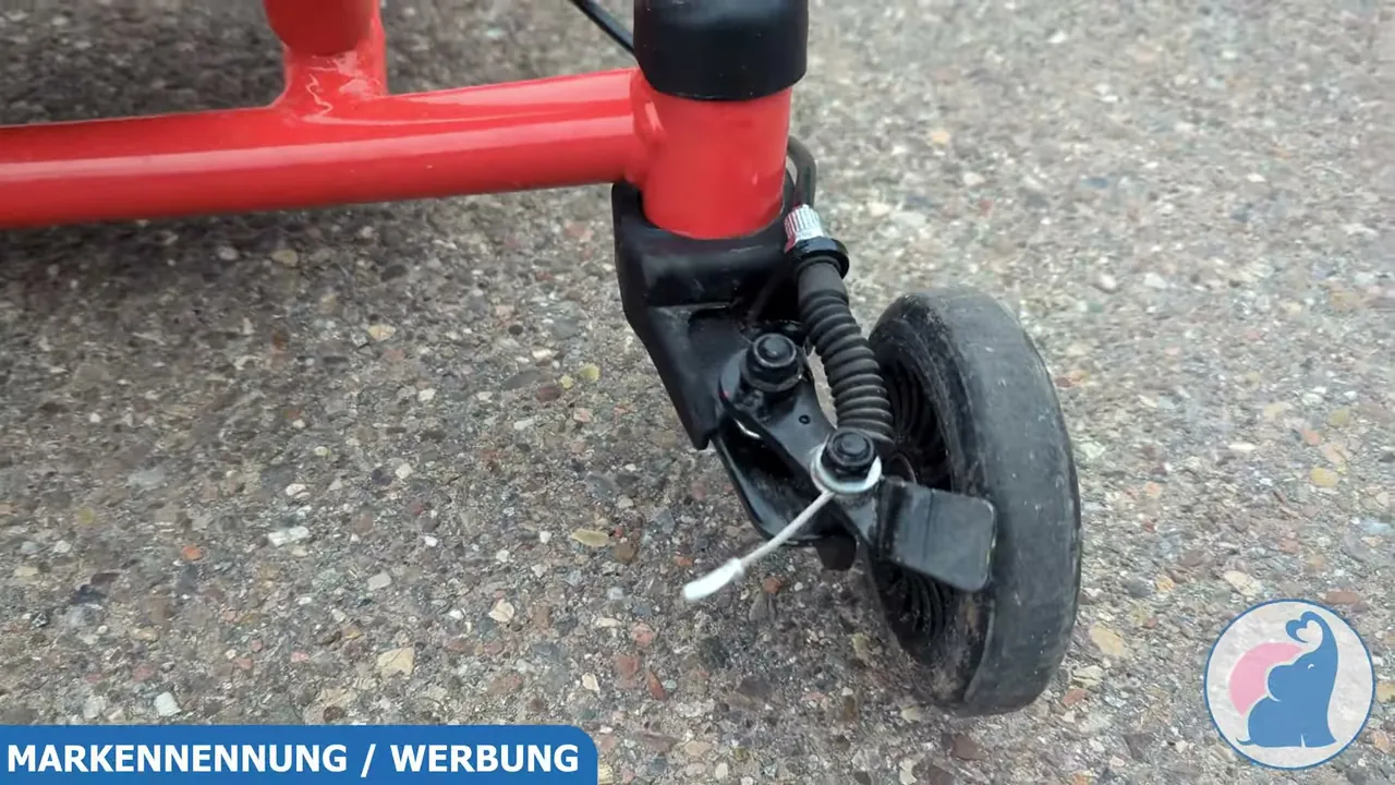In meinem Test zeigte sich: Die kleinen Rollen brauchen glatten Untergrund wie Asphalt