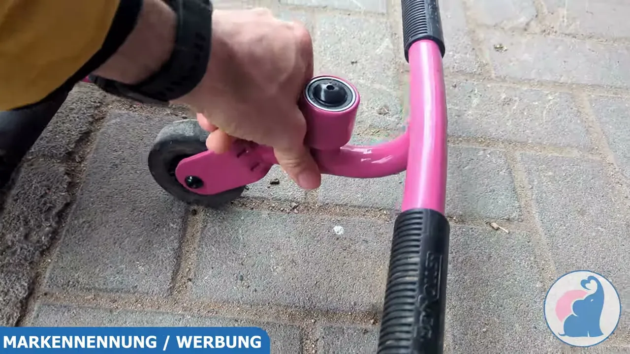 Aus meiner Sicht praktisch: Mit der Verlängerungsstange wächst das Trike ein Stück mit