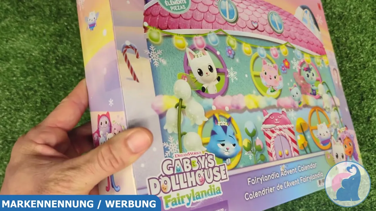 Die kompakte Box bietet für jeden Tag im Advent ein Türchen mit Spielfiguren, thematischem Zubehör oder Stickern für Kinder ab drei Jahren.