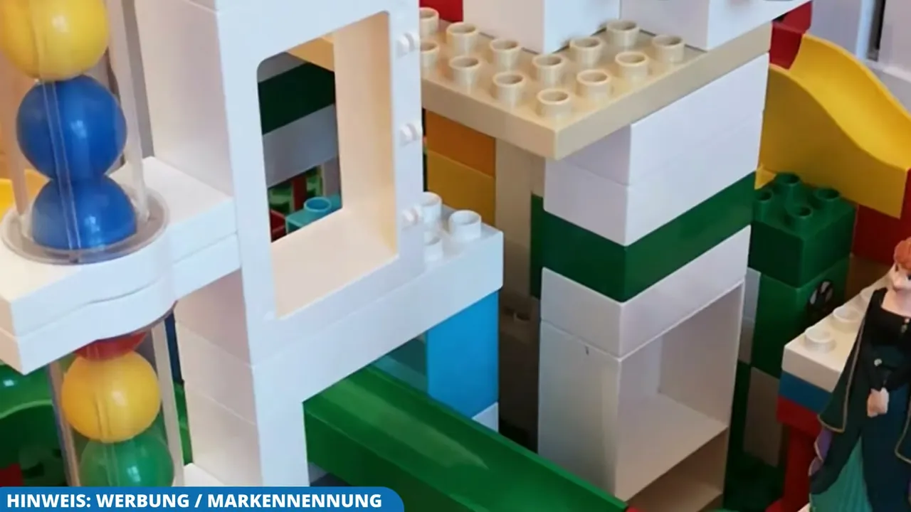 Ich finde die 100-prozentige Kompatibilität mit vorhandenen Bausteinen genial, um riesige und komplexe Strecken zu bauen.
