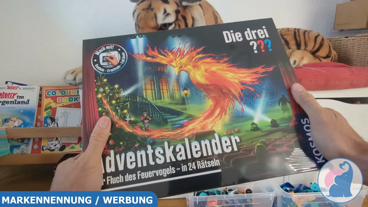 Der Kalender 'Der Fluch des Feuervogels' verbindet eine fortlaufende Detektivgeschichte mit 24 Rätseltürchen.