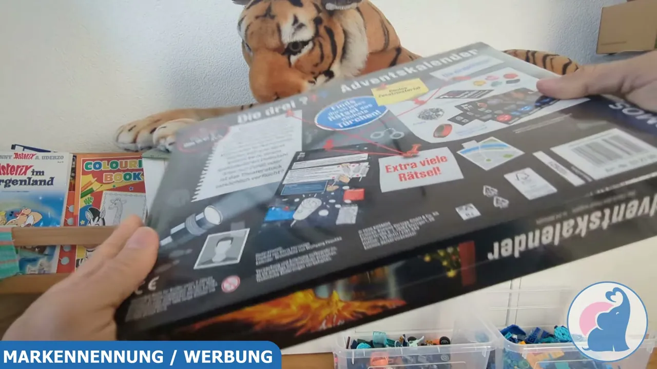 Die Box birgt hinter den Türchen Detektivzubehör und Geschenke ganz ohne Schokolade.