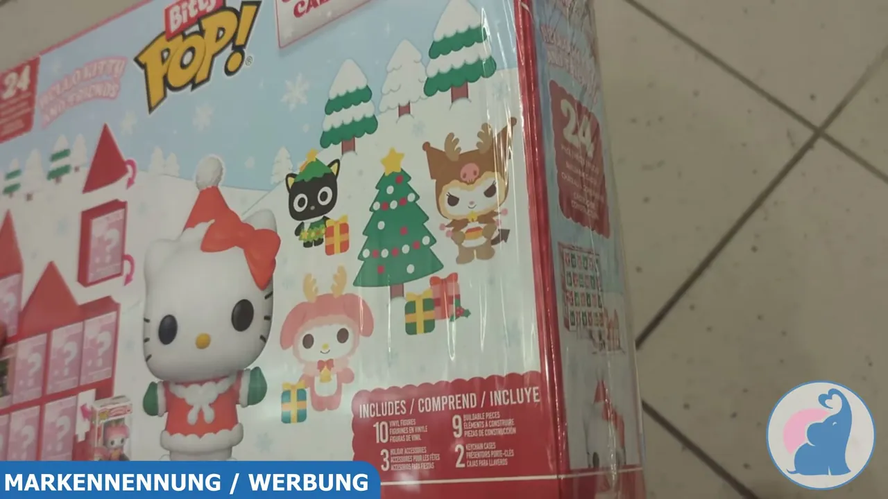 Die Sammelfiguren zeigen Hello Kitty und ihre Freunde in weihnachtlichen Outfits und sind bis zu knapp 5 cm groß.