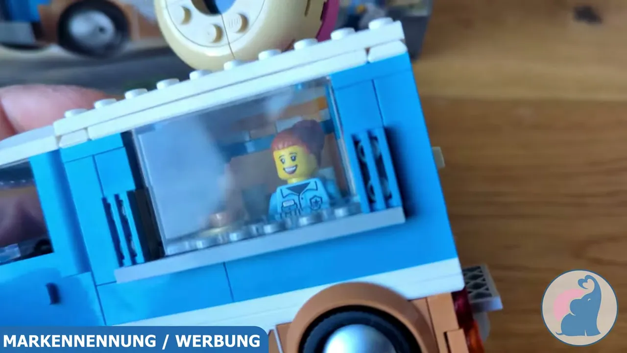 Aus meiner Sicht ist auch der Innenraum mit Verkäufer-Figur liebevoll gestaltet