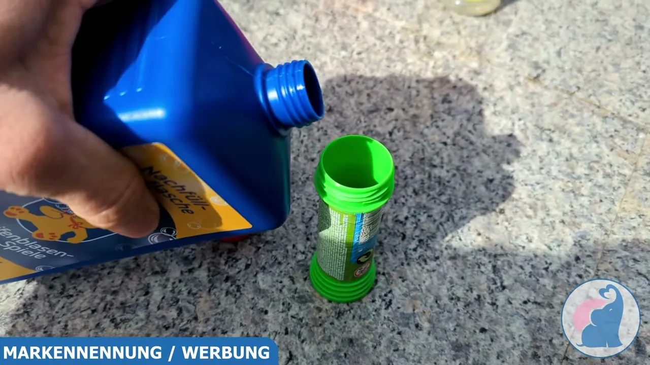 In meinem Test ließ sich die Flüssigkeit ohne Verdünnen direkt in die kleinen Röhrchen füllen