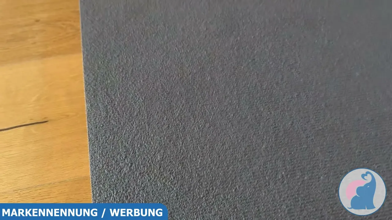 Aus meiner Sicht lässt sich die Oberfläche leicht abwischen, Schmutz war nie ein Problem