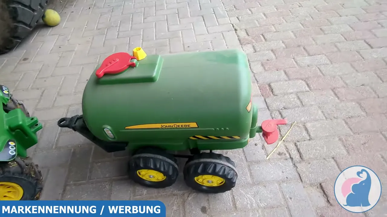 Ich finde, der John Deere Tankwagen sieht im typischen Grün richtig authentisch aus