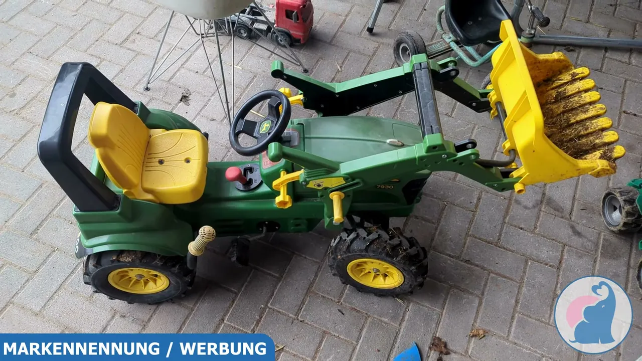 Ich finde, der rollyFarmtrac John Deere 7930 mit Frontlader sieht aus wie ein echter Traktor