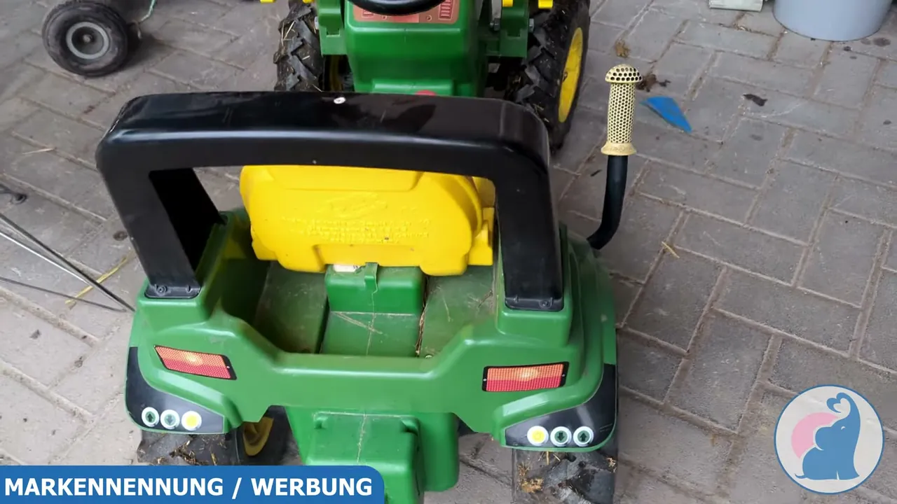 In meinem Test ließ sich der Sitz verstellen, so wächst der Traktor mit