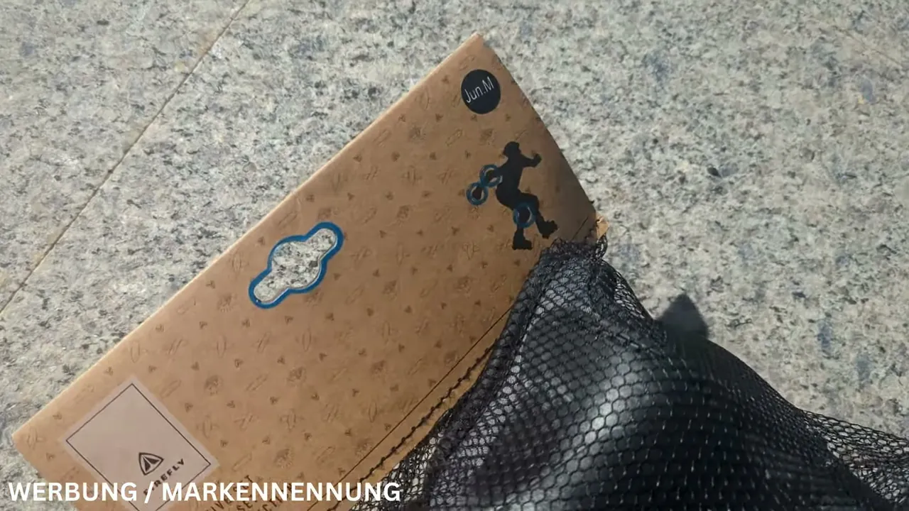 Ich finde die praktische Netztasche ideal, um das Protektoren-Set nach dem Skaten ordentlich und kompakt zu verstauen.