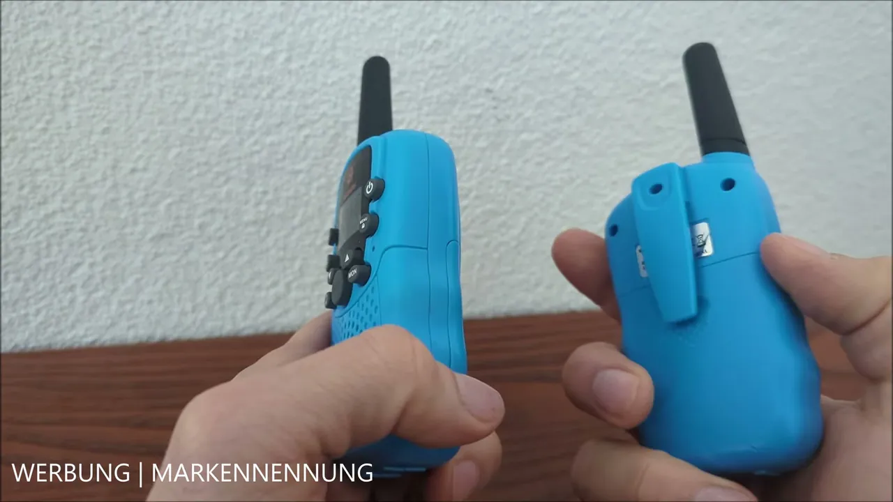 Meiner Meinung nach ist der praktische Gürtelclip auf der Rückseite ideal, damit die Kinder das Funkgerät draußen nicht verlieren.