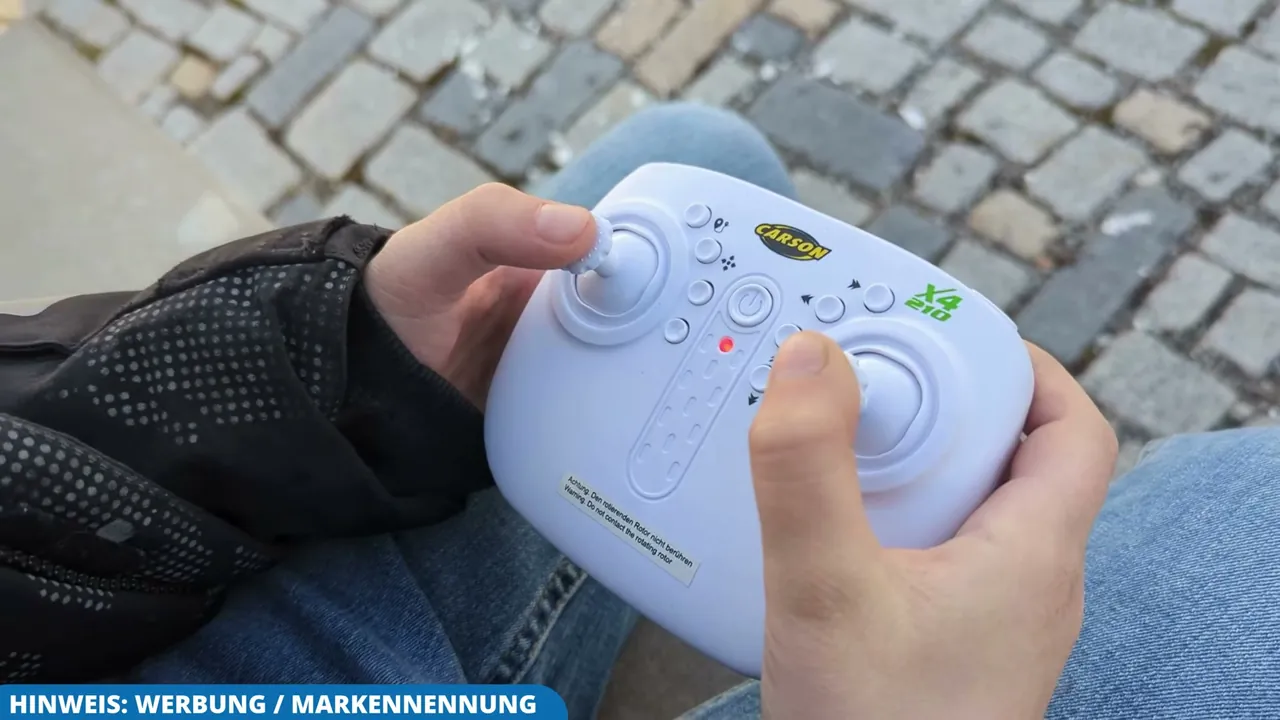 Ich finde die handliche Fernbedienung liegt ideal in Kinderhänden und erleichtert die ersten Flugversuche enorm.