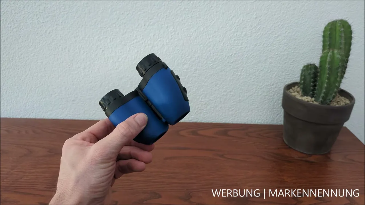 Ich finde, dank der kompakten und leichten Bauweise liegt das Fernglas selbst in kleinen Kinderhänden richtig gut.