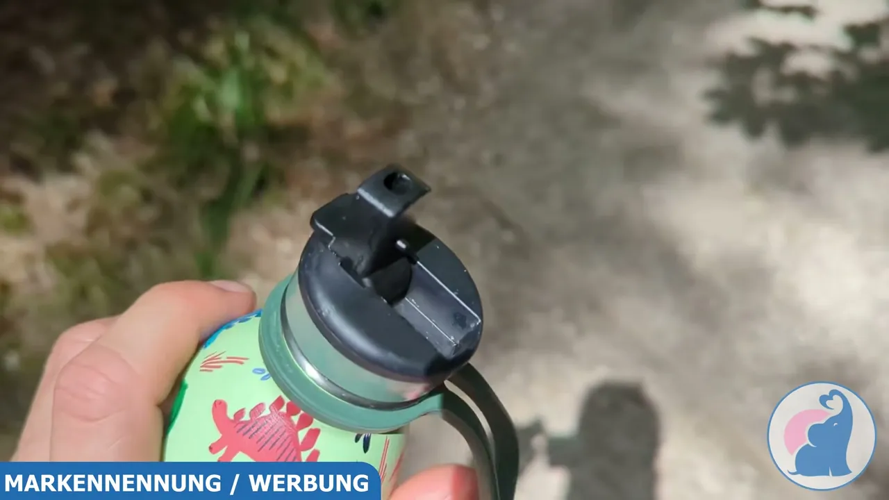 Ich finde die aufklappbare Trinköffnung klasse, weil Kinder so ganz einfach und selbstständig trinken können.