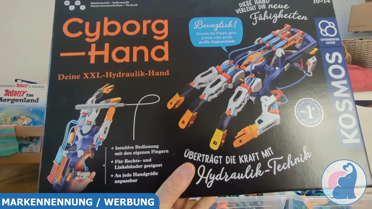 Der KOSMOS Experimentierkasten Cyborg-Hand bietet einen Bausatz für eine hydraulisch gesteuerte XXL-Roboter-Hand ab 10 Jahren.