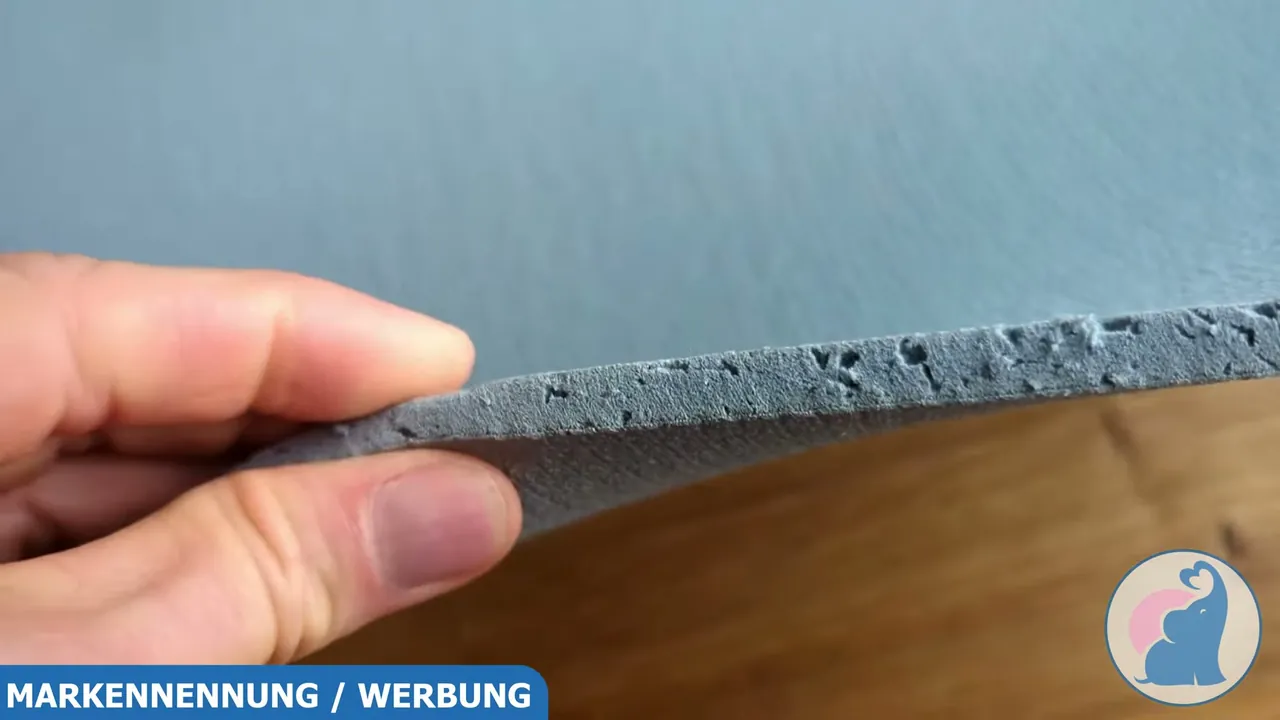 Ich finde, man sieht sofort: Mit rund 1 cm ist die Pro-Variante deutlich dicker als eine normale Krabbelmatte