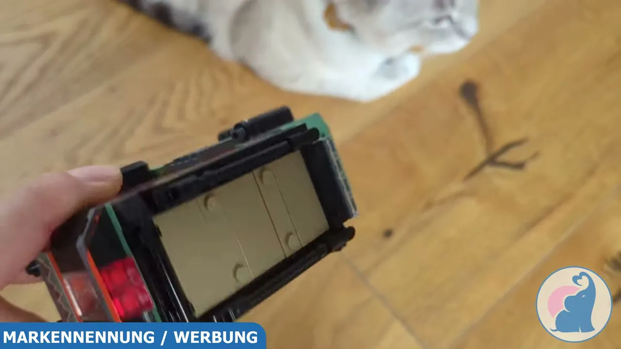Aus meiner Sicht ist auch die Rückseite mit den roten Rückleuchten liebevoll gestaltet