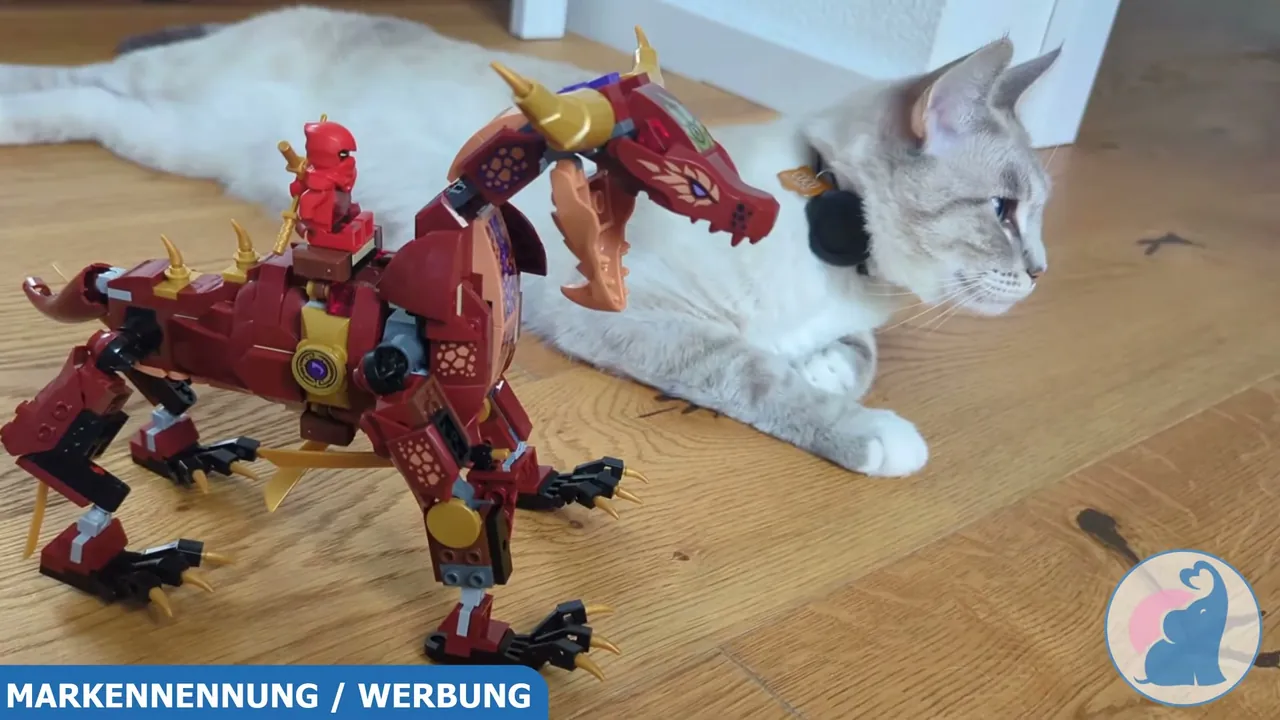 Der LEGO NINJAGO Lavadrache verfügt über einen stabilen Stand und bietet auf dem Rücken eine Halterung für die Spielfigur.