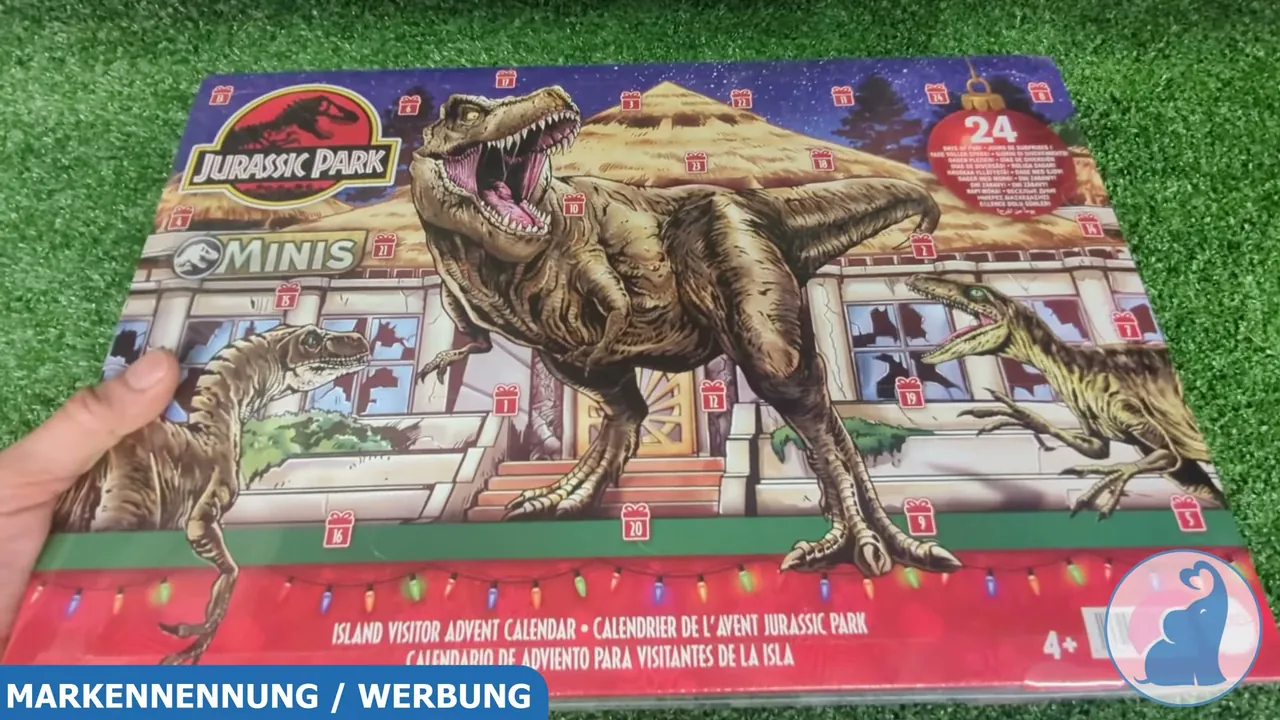Der Jurassic World Adventskalender verkürzt mit 24 Türchen und Dino-Motiven das Warten auf Weihnachten.