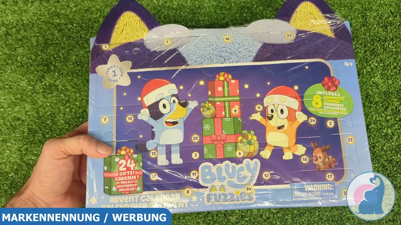 Der Bluey Fuzzies Adventskalender verkürzt mit 24 Türchen und festlich gestalteten Motiven das Warten auf Weihnachten.