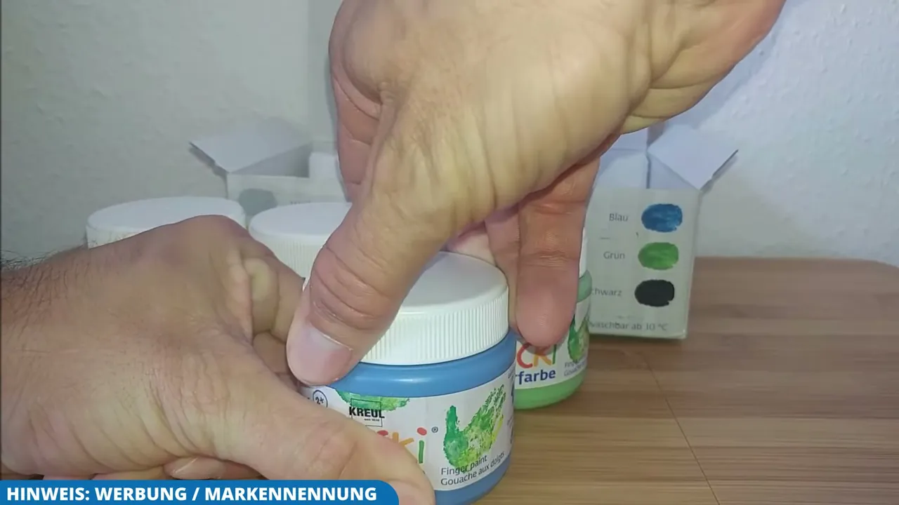 Im Test gefällt mir besonders die angenehm dickflüssige Konsistenz der Farben beim Öffnen der Dose.