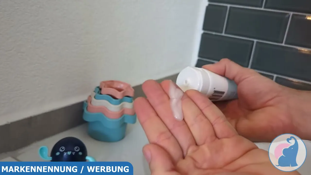 In meinem Test lässt sich das milde Pflegeshampoo dank der angenehmen Textur super einfach dosieren.