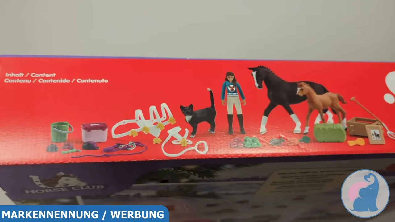 Auf der Verpackungsseite ist der gesamte Kalenderinhalt mit insgesamt 36 Zubehörteilen und Figuren aufgeführt.