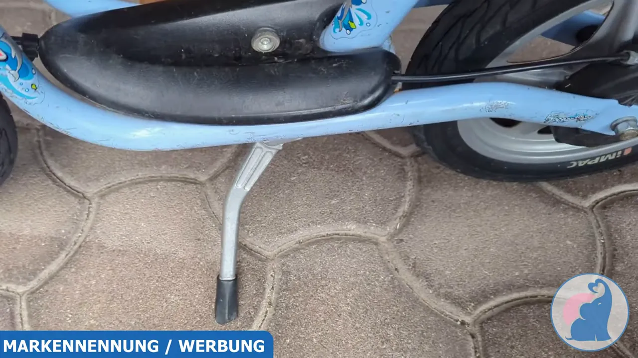 Der ausklappbare Ständer am LR 1L Br