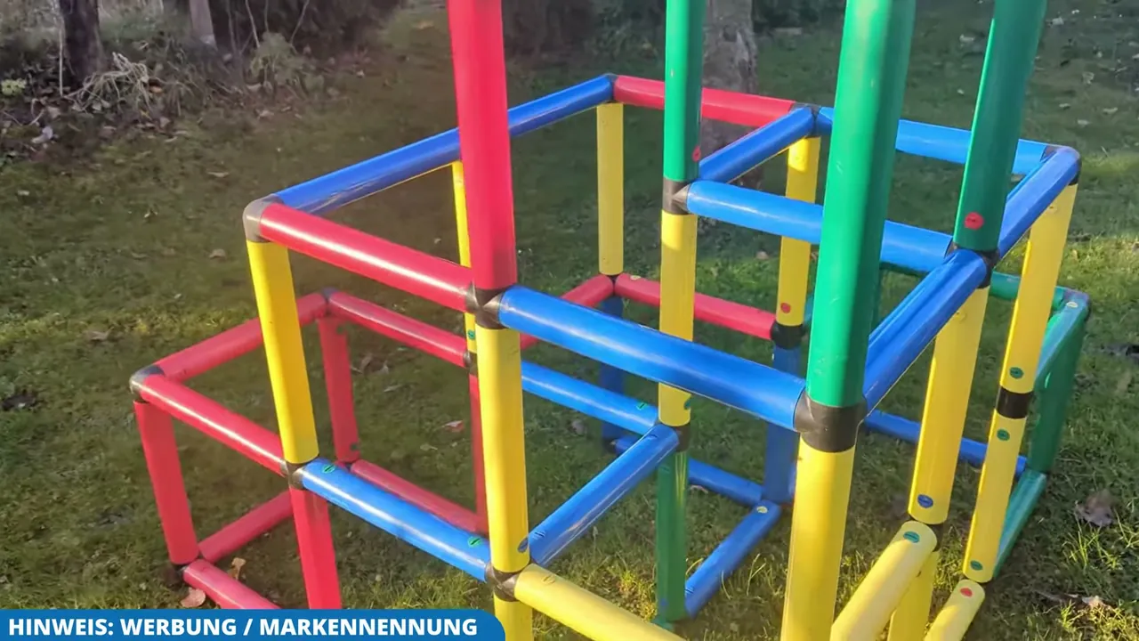 Mir gefällt besonders gut, wie vielseitig die Kinder auf den verschiedenen Ebenen klettern und spielen können.