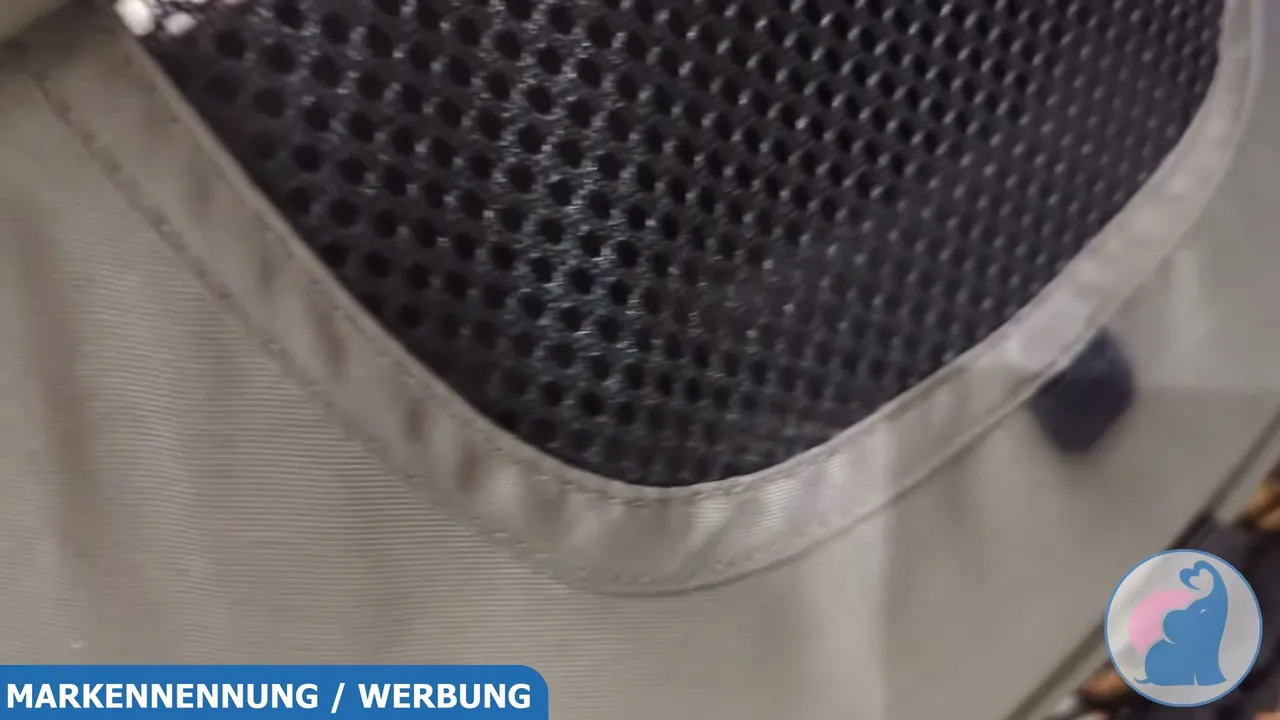 Mir gefällt das integrierte Netzfenster im Verdeck, da es für Schatten und zugleich frische Luft sorgt.