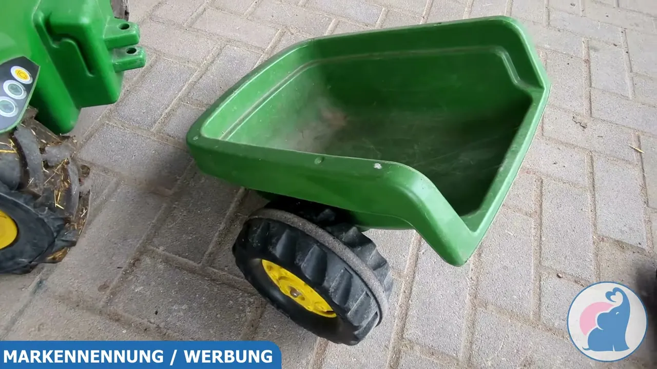 Mir gefällt die tiefe Ladewanne, in die Sand, Steine oder Spielzeug passen