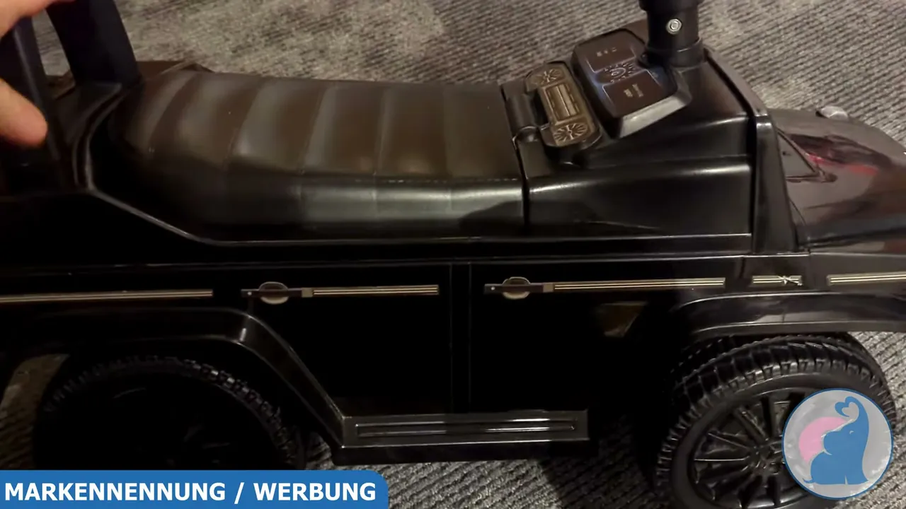 Ich finde, das Rutschauto im G-Klasse Design sieht von der Seite richtig edel aus