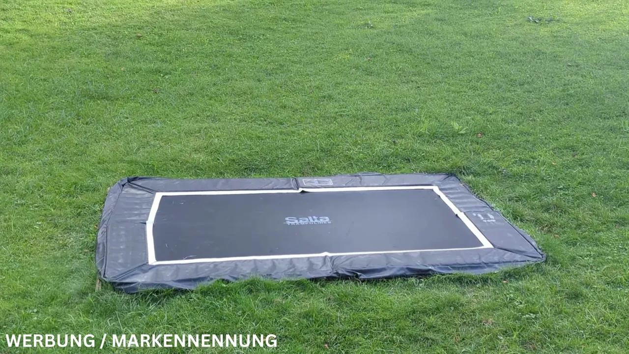 Ich finde es klasse, dass das Trampolin direkt auf Bodenhöhe liegt und man ganz ohne Leiter aufsteigen kann.