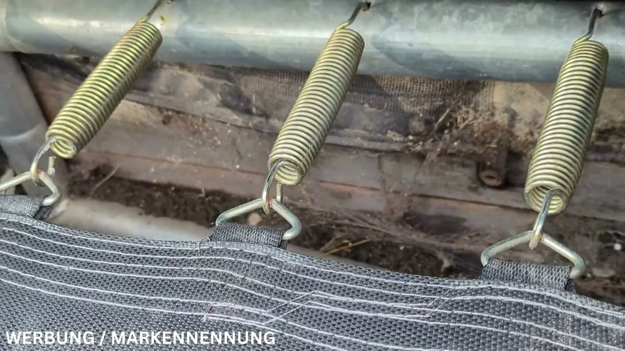 Aus meiner Sicht sorgen die stabilen verzinkten Sprungfedern für eine spürbar gute Federung beim Springen.