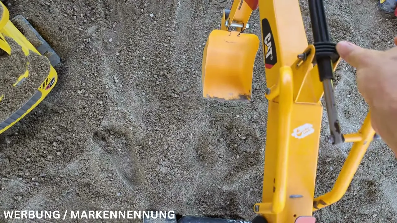 Aus meiner Sicht lässt sich die Baggerschaufel über den praktischen Hebel angenehm intuitiv bedienen.