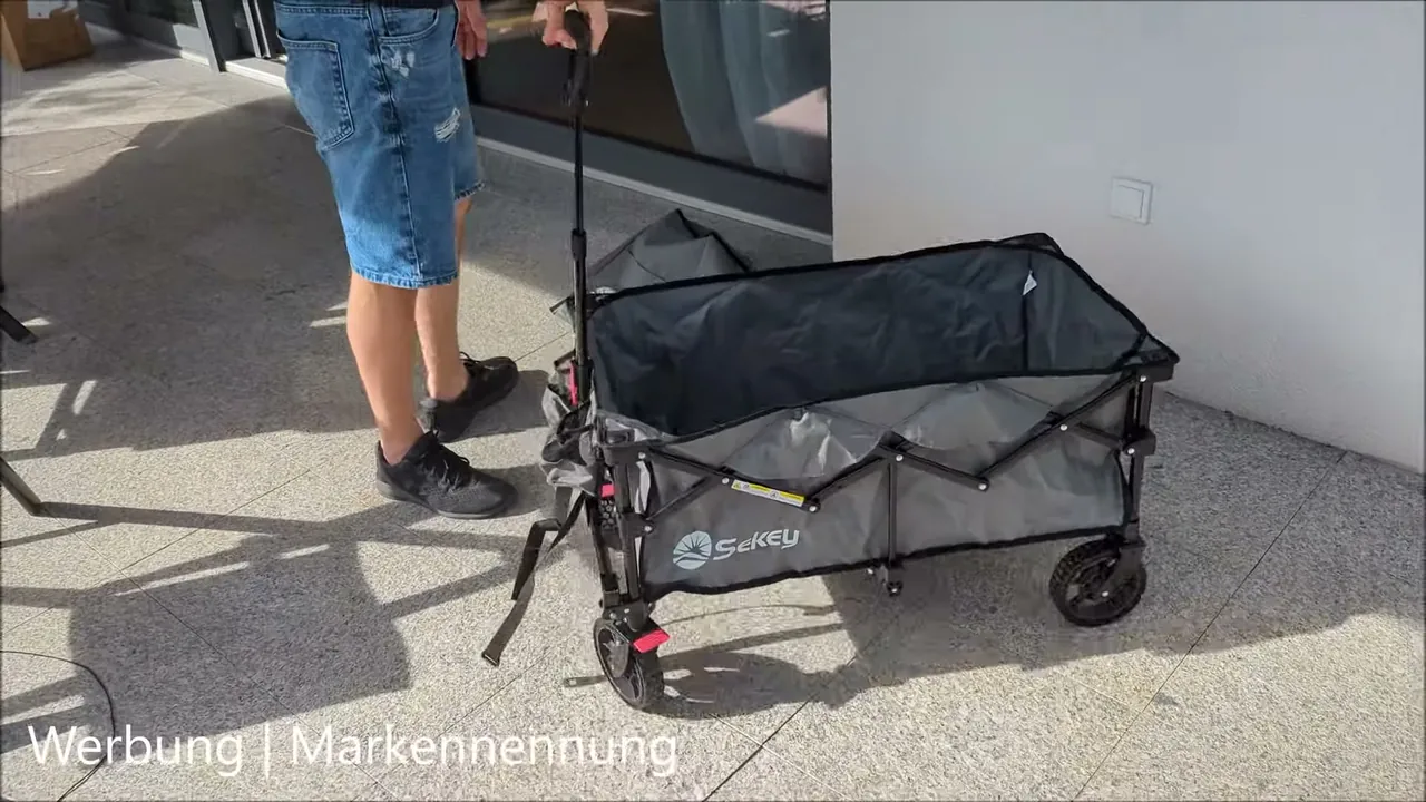 In meinem Test liegt der ausziehbare Griff super in der Hand und rastet beim Einstellen zuverlässig von selbst ein.