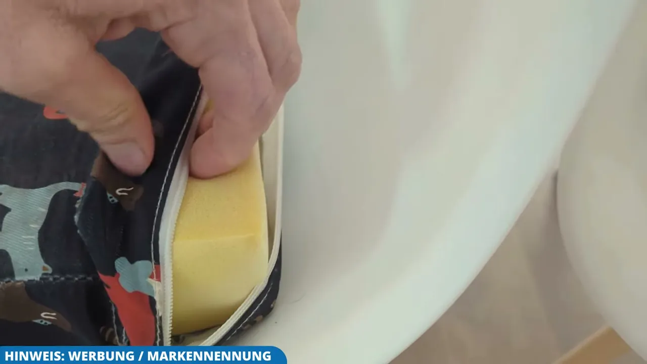 In meinem Test lässt sich der Bezug dank Reißverschluss ganz einfach abnehmen und nach kleinen Kleckereien waschen.