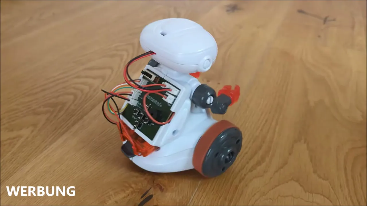 Aus meiner Sicht vermittelt die sichtbare Verkabelung beim Bausatz ein tolles Verständnis für echte Robotik.