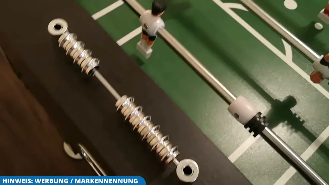 Ich finde die verchromten Torzähler am Tischrand nicht nur optisch schick, sondern auch im Spielverlauf extrem praktisch.
