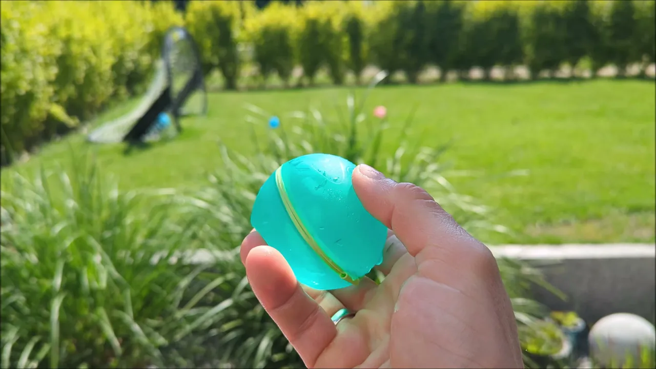 Meiner Meinung nach sind die integrierten Magnete im Verschlussring der entscheidende Vorteil gegenüber Modellen ohne Magnet.